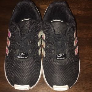 Black Adidas toddler shoes. Size:6